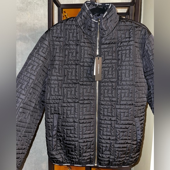 VERSACE UNISEX 🌟 100% AUTHENTIC & NWT—Size M / 48 - Picture 9 of 16